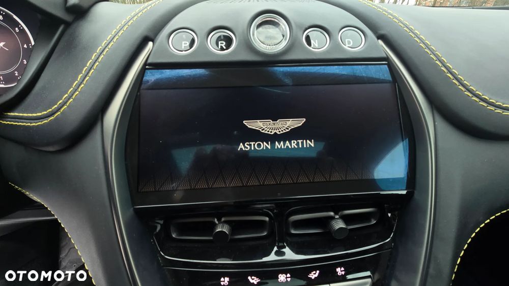 Aston Martin DBX - 13