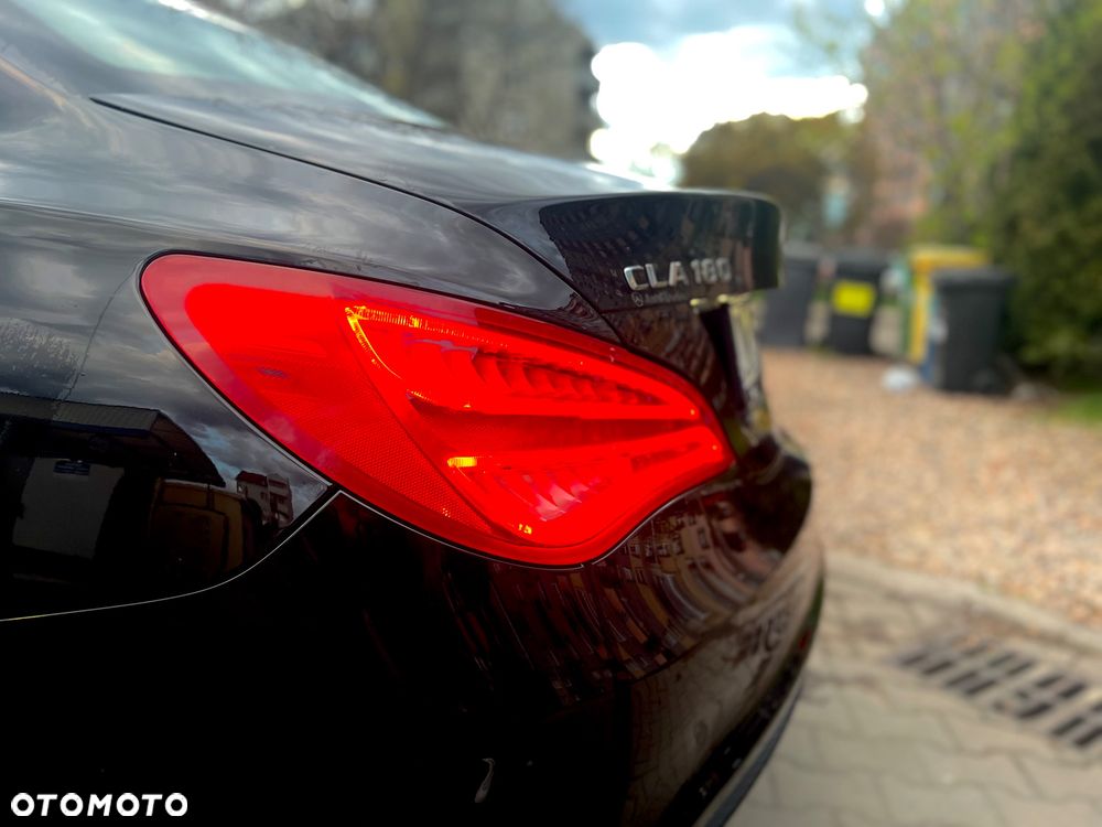 Mercedes-Benz CLA 180 7G-DCT AMG Line - 12