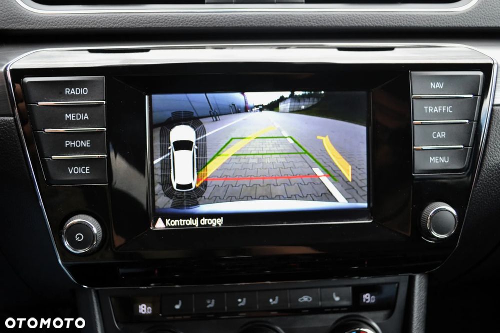 Skoda Superb 2.0 TDI Sportline DSG - 15