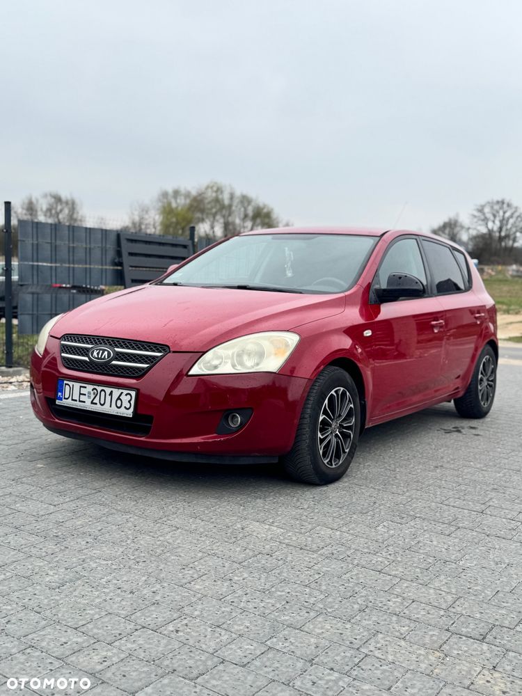 Kia Ceed 1.6 Crdi Comfort - 1