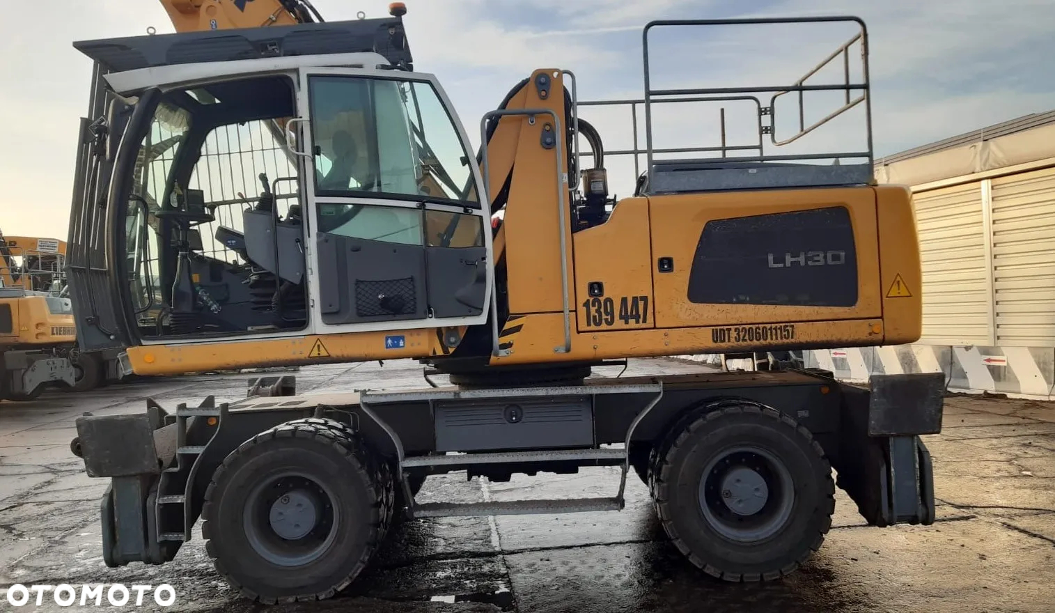 Liebherr LH 30 M - 4