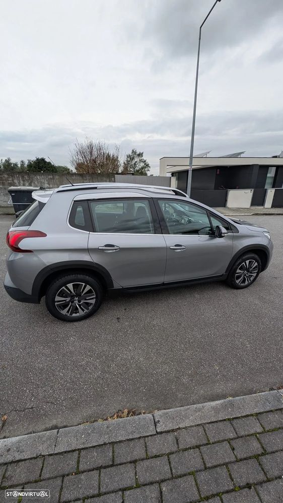 Peugeot 2008 1.2 PureTech Style - 3