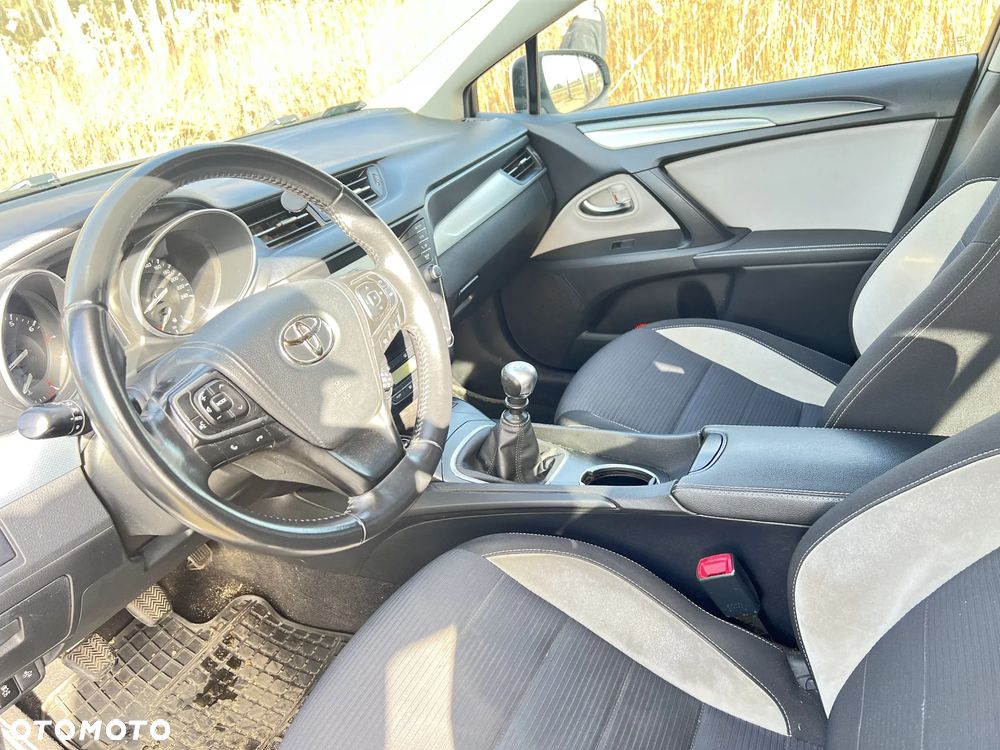 Toyota Avensis 1.8 Premium - 5