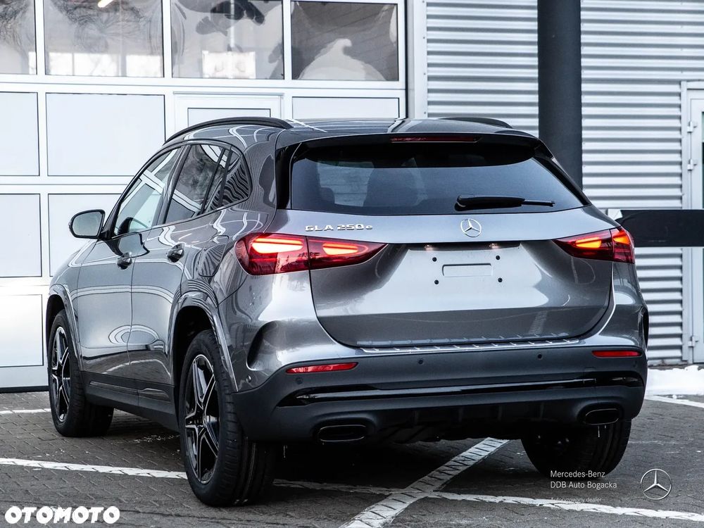 Mercedes-Benz GLA 250e AMG Line - 5