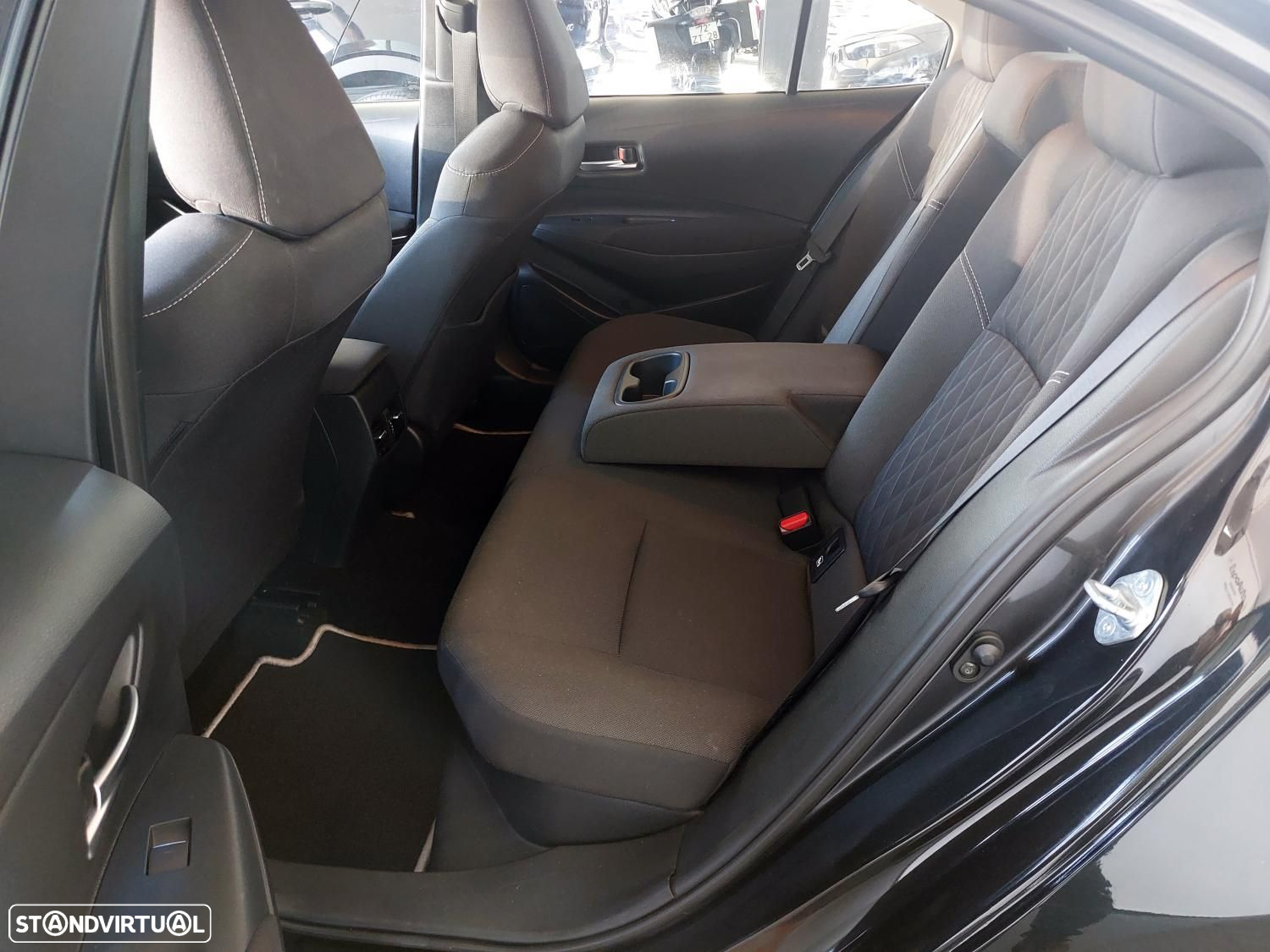 Toyota Corolla 1.8 Hybrid Exclusive - 16