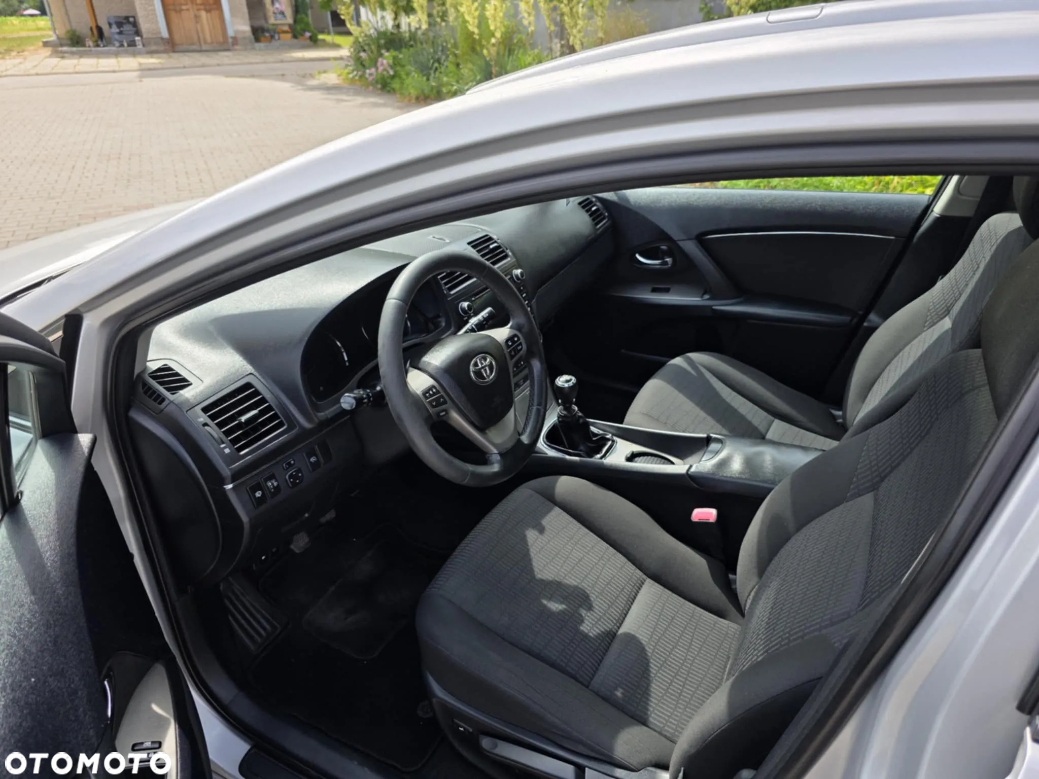 Toyota Avensis - 8
