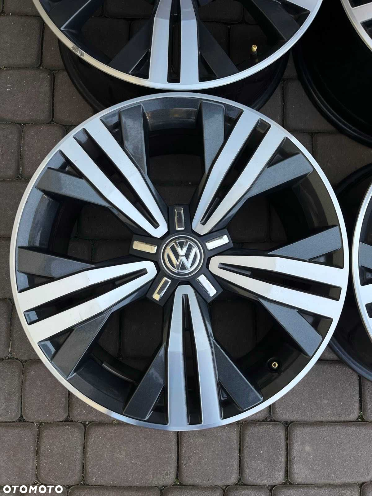 Oryginalne alufelgi Vw 5x112 18 cali Bicolor  Passat Alltrack Arteon - 5