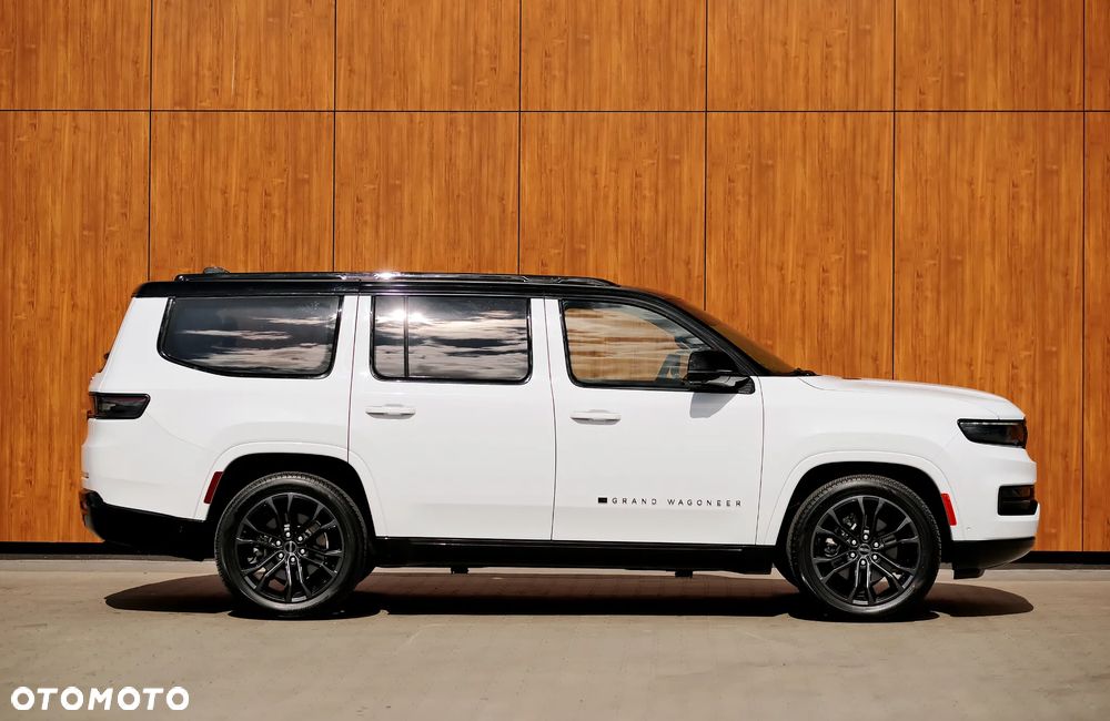 Jeep Grand Wagoneer - 7