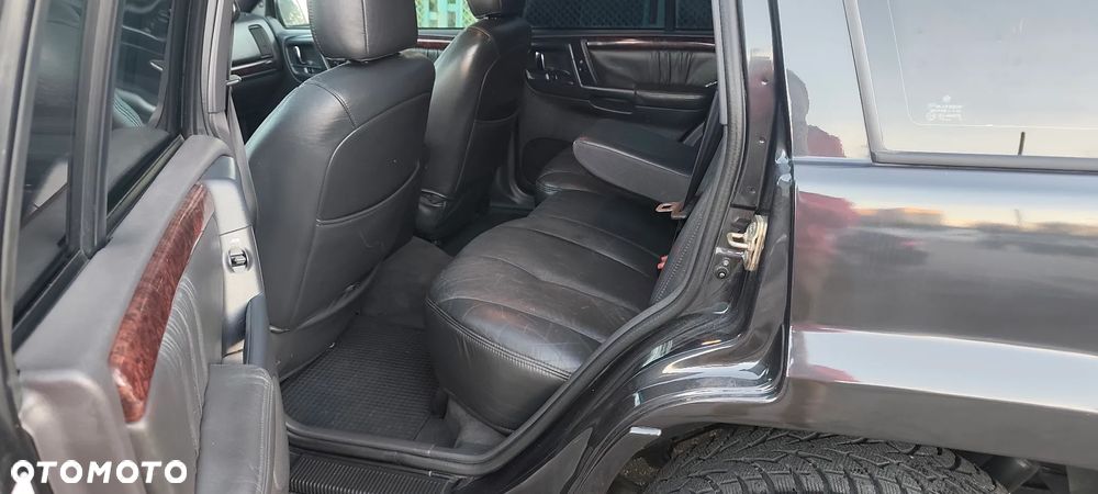 Jeep Grand Cherokee - 23