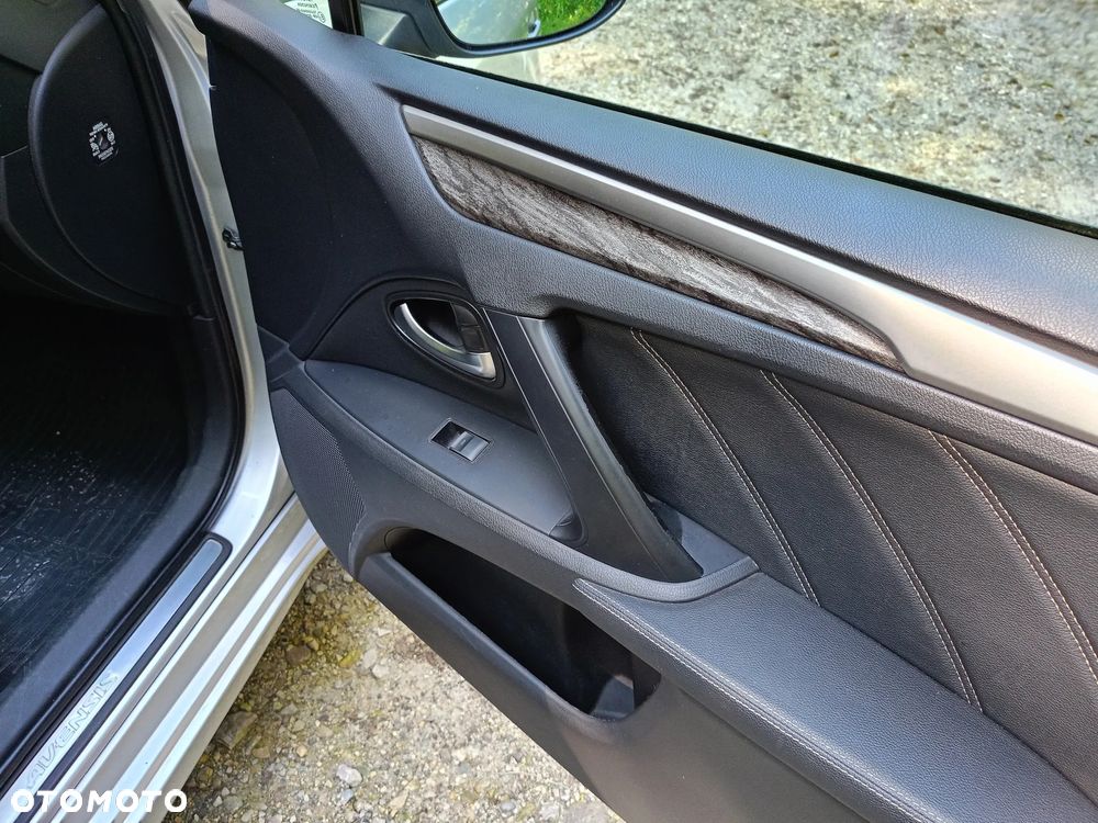 Toyota Avensis 2.0 Premium MS - 27
