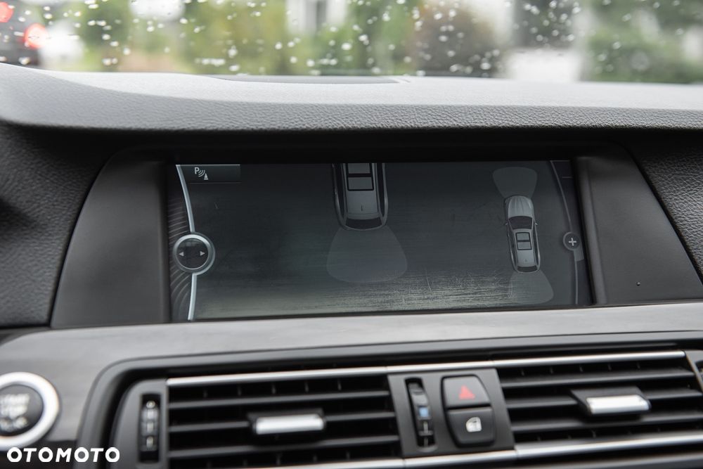 BMW Seria 5 528i Sport-Aut - 26