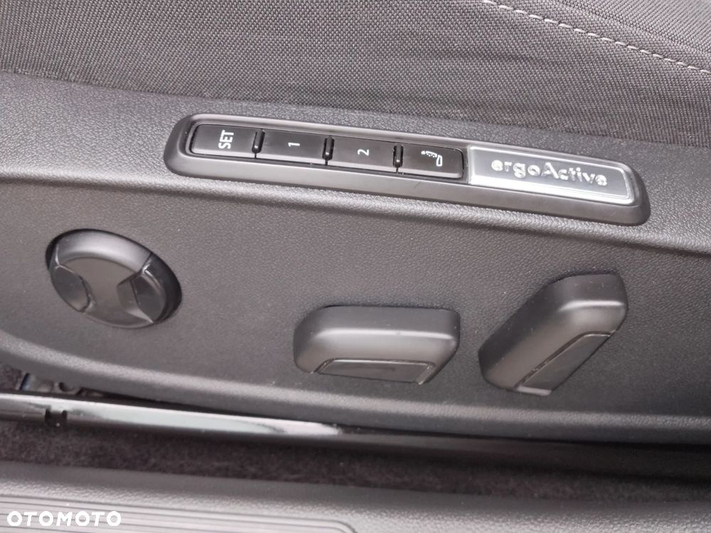 Volkswagen Golf 2.0 TDI SCR DSG Life - 25