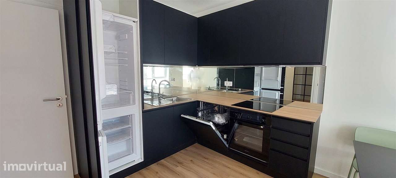 T1+1 Renovado com garagem, Centro do Porto - Junto ao Metro da Trindad - Grande imagem: 4/31
