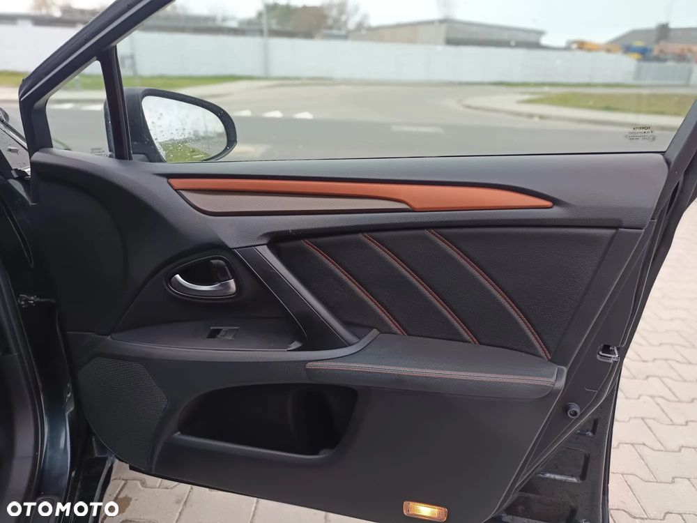 Toyota Avensis 1.8 Premium - 11