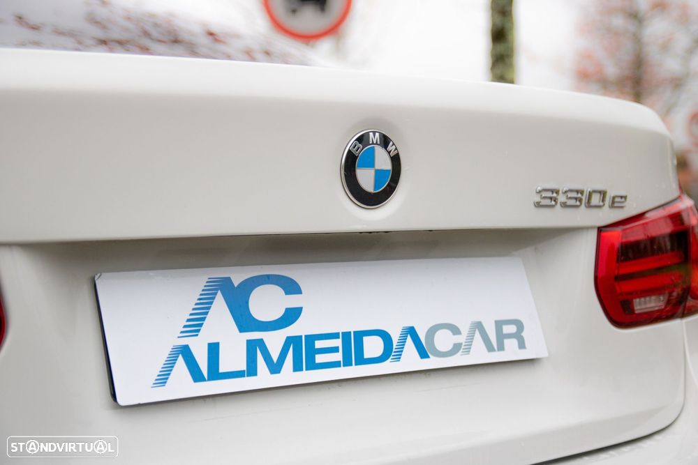 BMW 330 e iPerformance Pack M - 34
