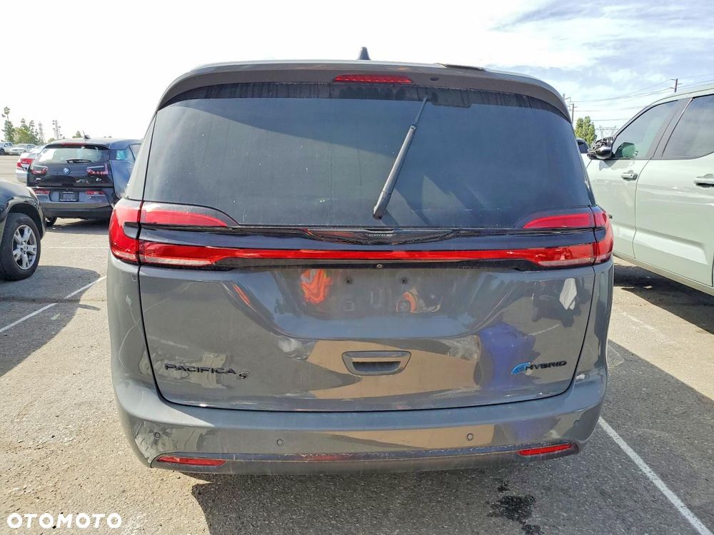Chrysler Pacifica - 9