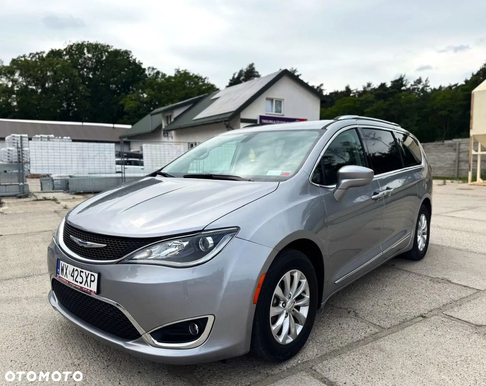 Chrysler Pacifica - 1