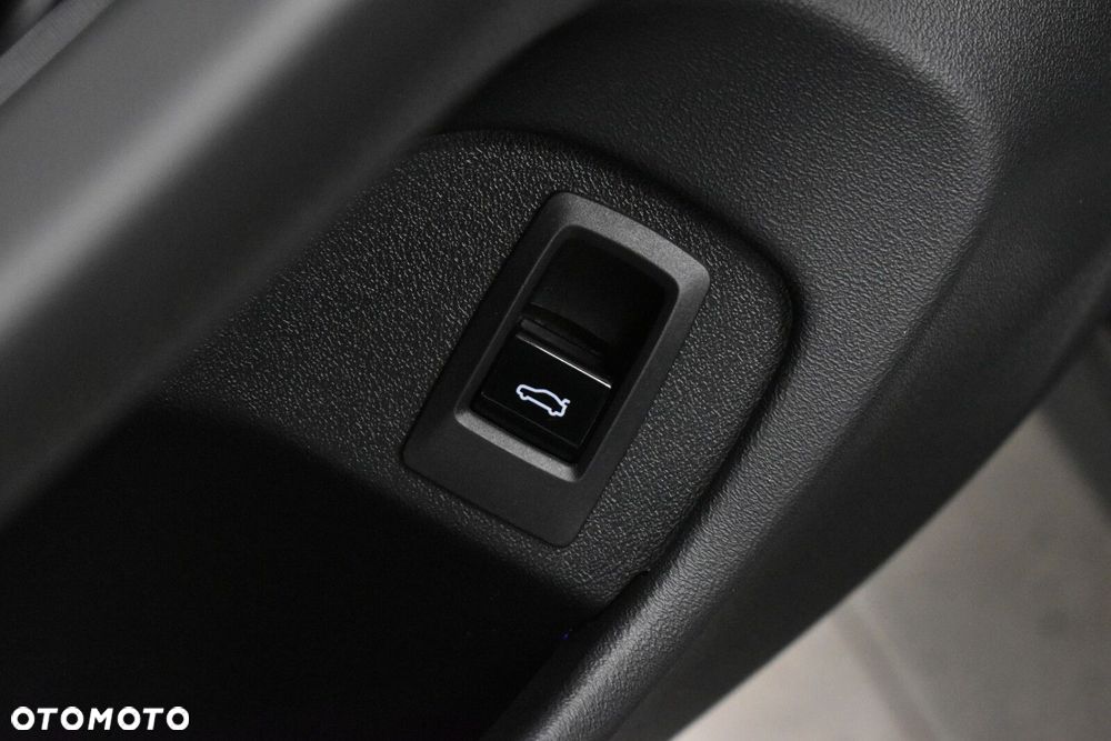 BMW Seria 5 520d xDrive mHEV M Sport - 10