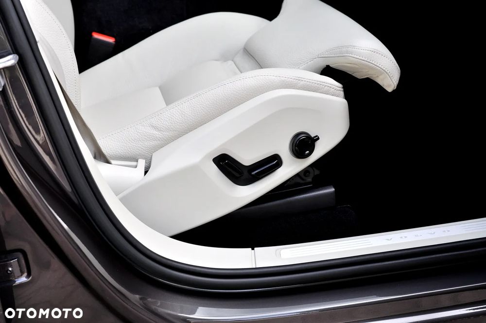 Volvo XC 60 B4 D AWD Geartronic Inscription - 20