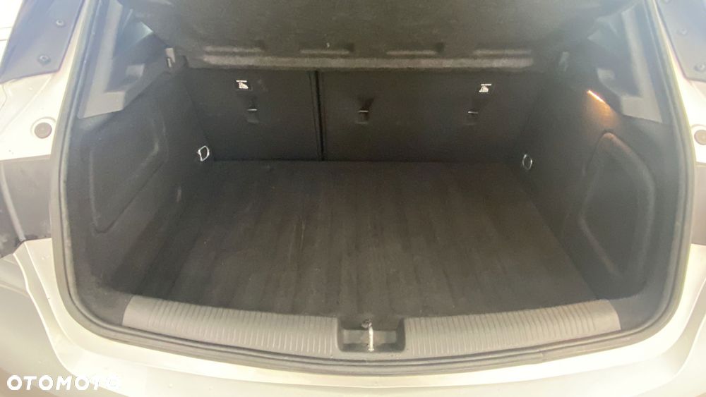 Opel Astra 1.2 T Edition S&S - 12