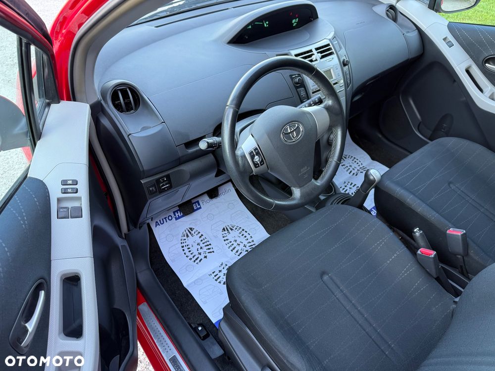 Toyota Yaris 1.3 Luna Premium - 12