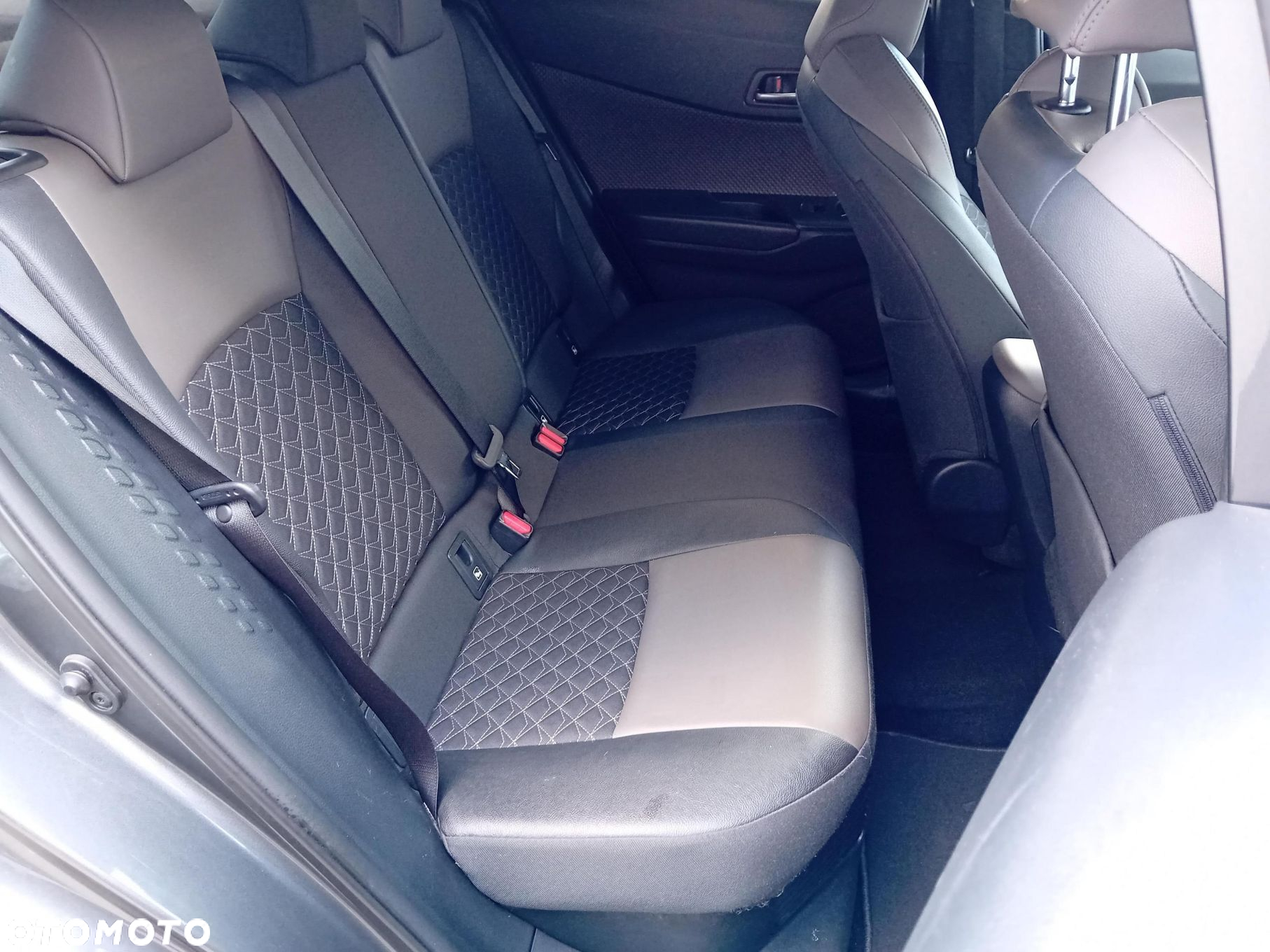 Toyota C-HR - 16