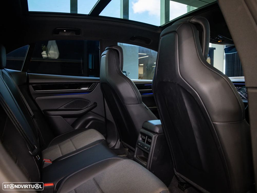 Porsche Macan Electric 4 - 35