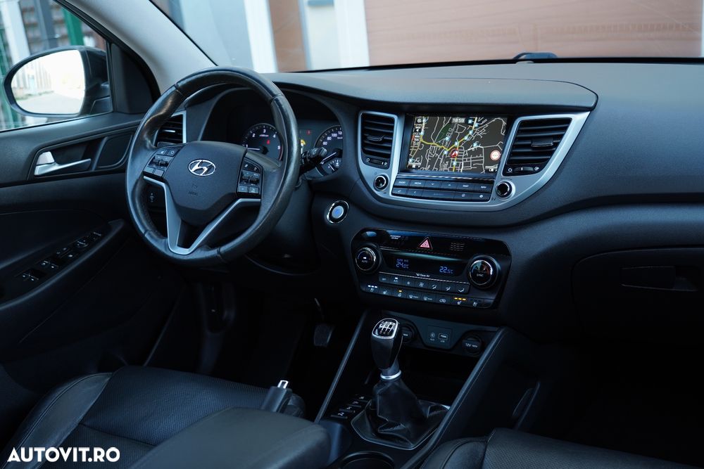 Hyundai Tucson 2.0 CRDI 4WD 6MT Premium - 24