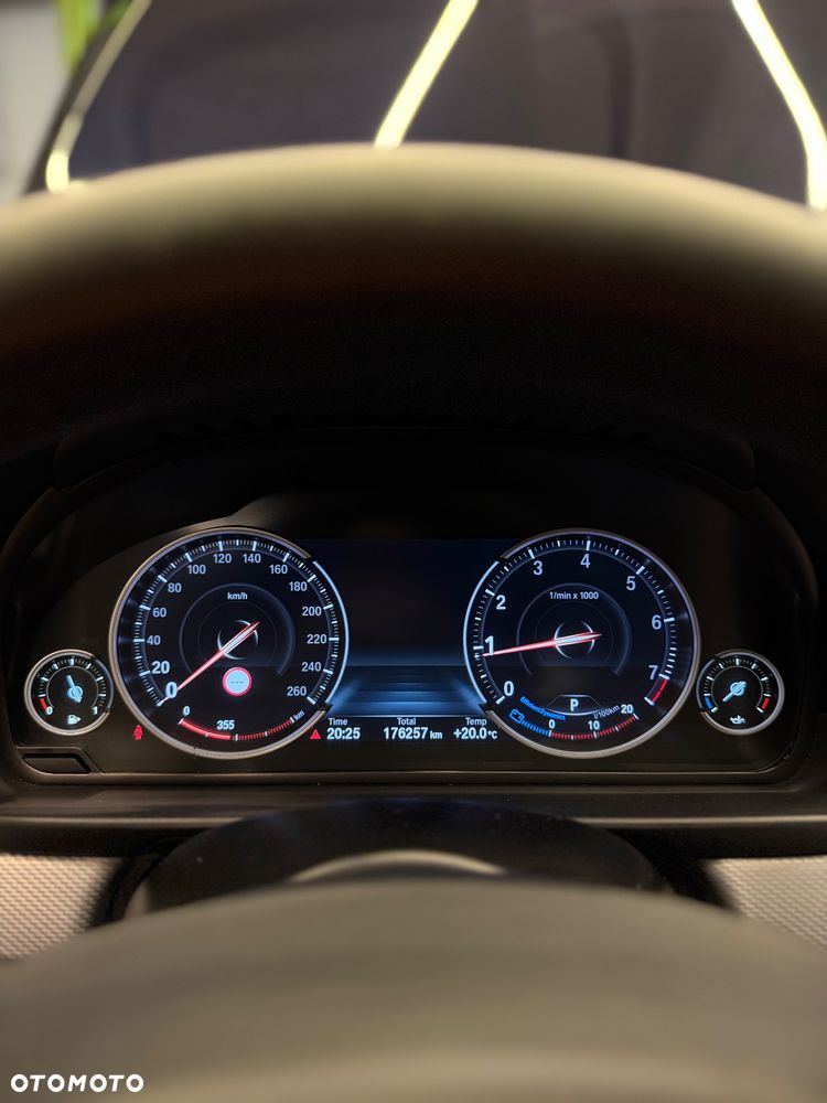 BMW Seria 5 520i Sport-Aut - 31