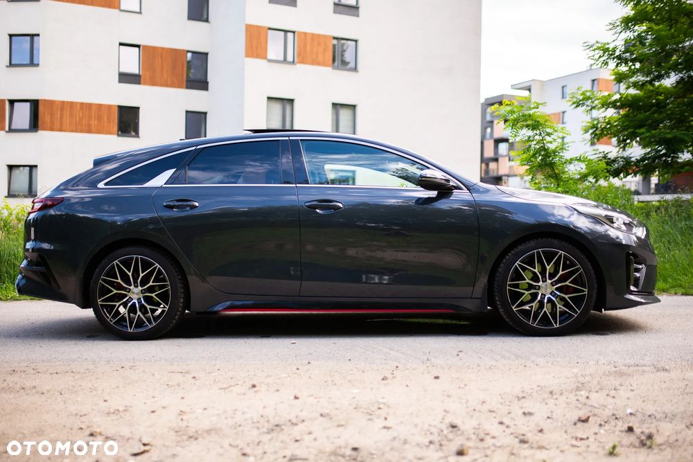 Kia ProCeed 1.6 T-GDI GT DCT - 29