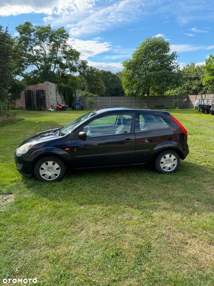 Ford Fiesta 1.3 Ambiente - 1