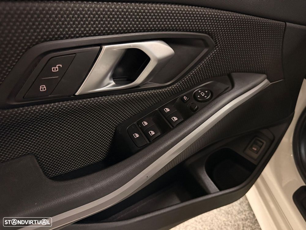 BMW 320 d Touring Line Sport Auto - 27