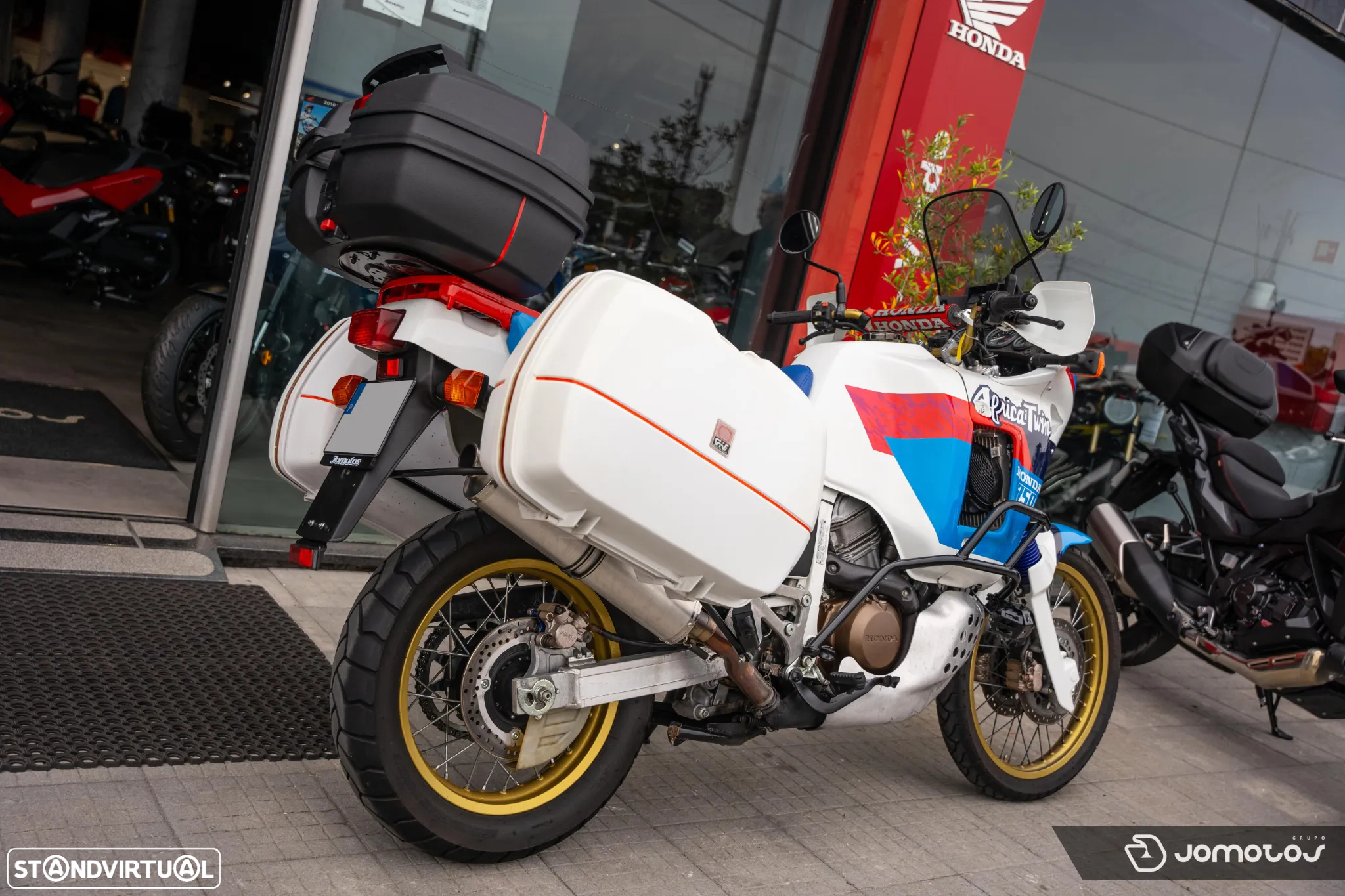 Honda Africa Twin 750 - 4