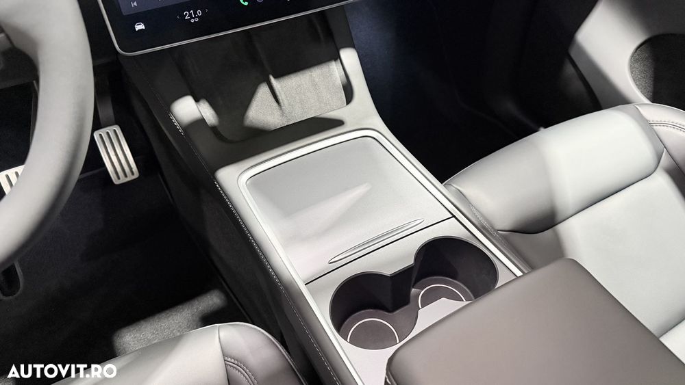 Tesla Model Y - 25