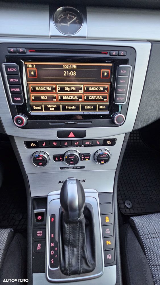 Volkswagen Passat - 12