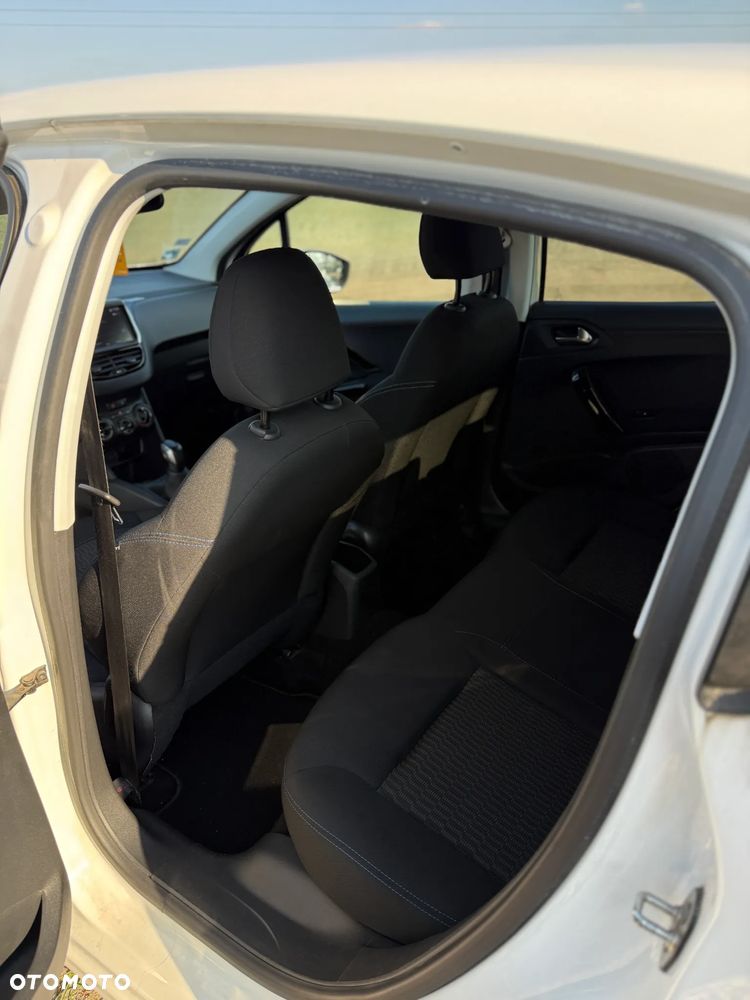 Peugeot 208 PureTech 82 Stop & Start Signature - 17