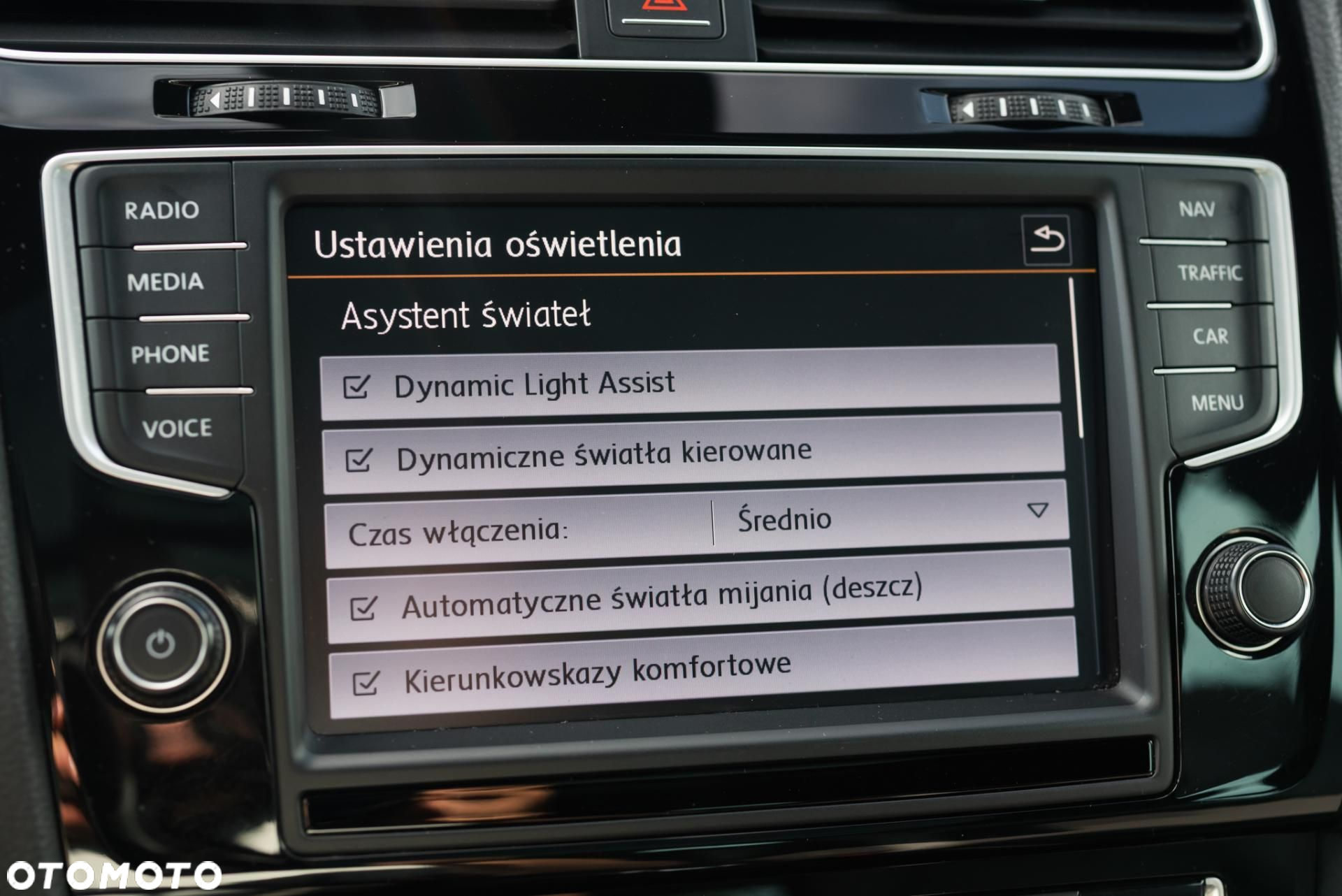 Volkswagen Golf - 24