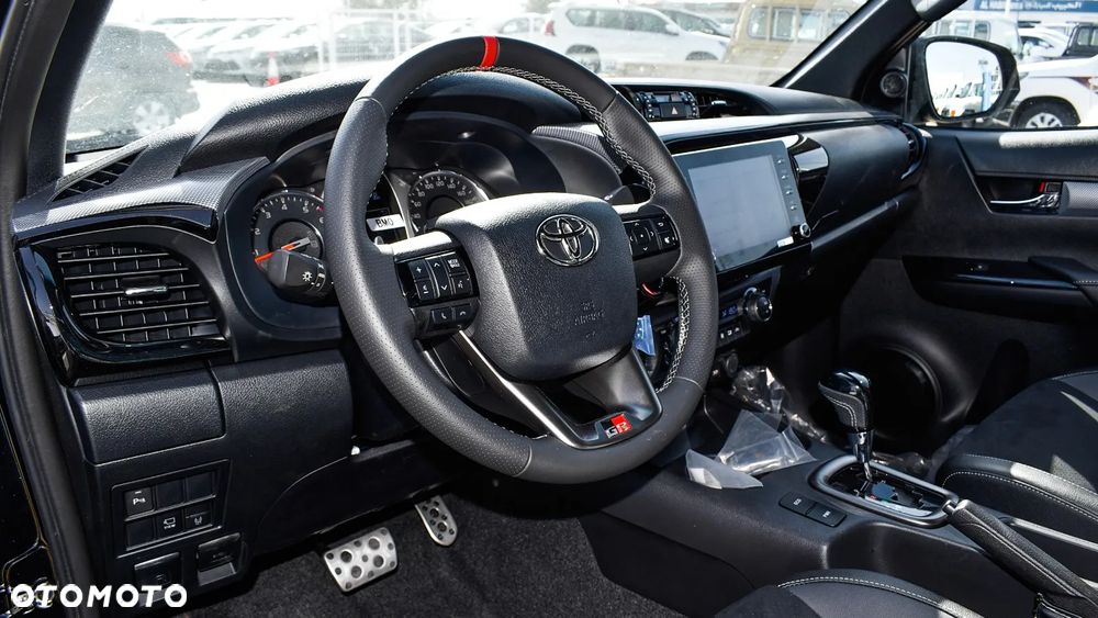 Toyota Hilux - 11