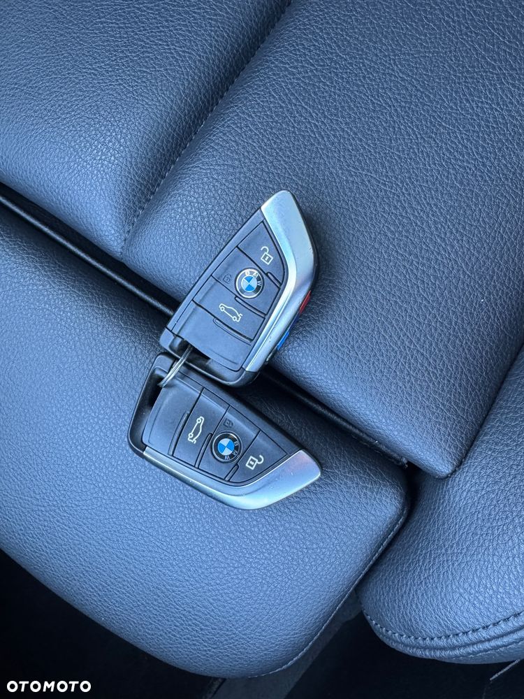 BMW X1 xDrive28i Sport Line - 29