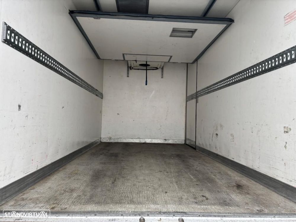 VW Crafter 50/35 2.0 L4 c/frio c/iva - 3