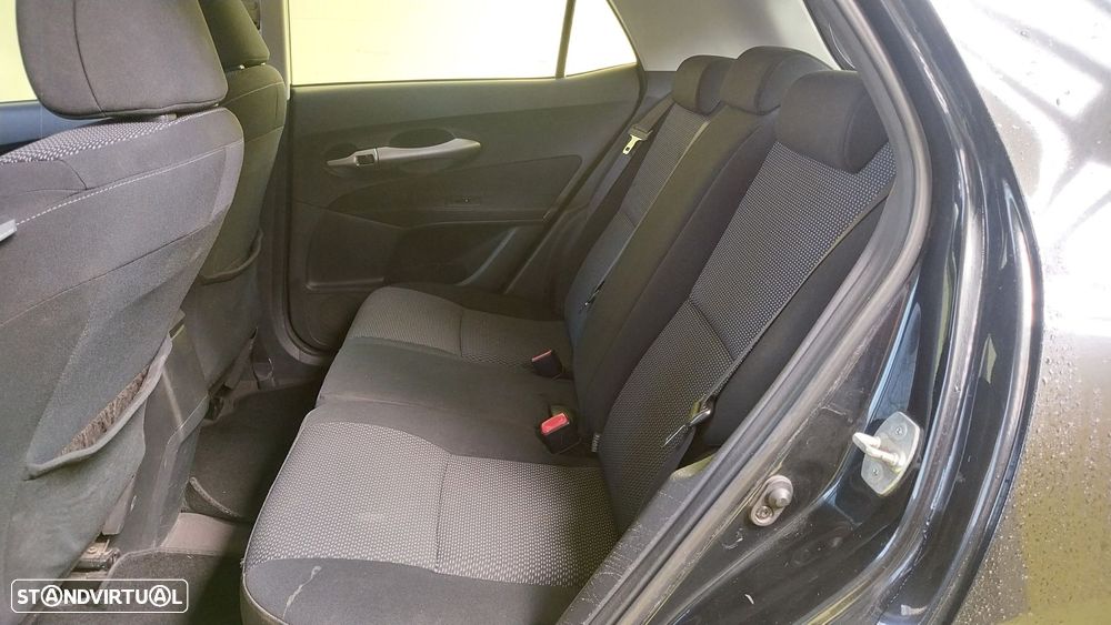 Toyota Auris 1.33 VVT-i - 12