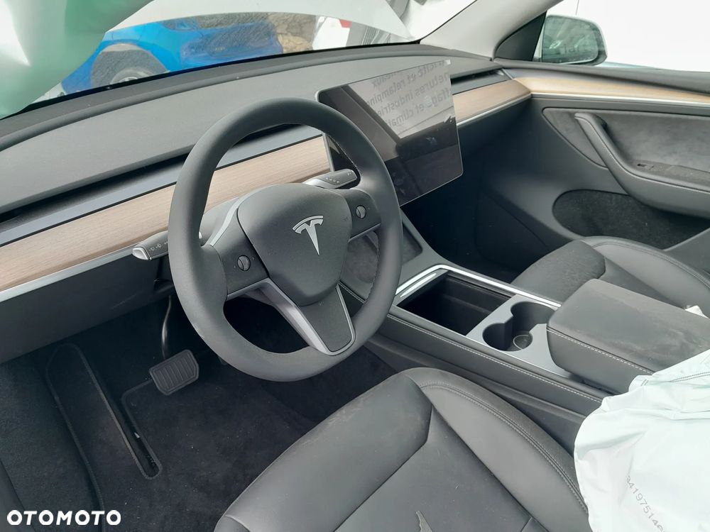 Tesla Model Y RWD - 7