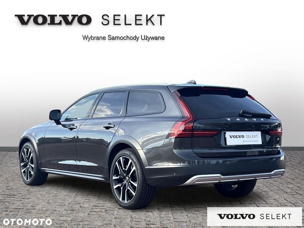Volvo V90 Cross Country - 4