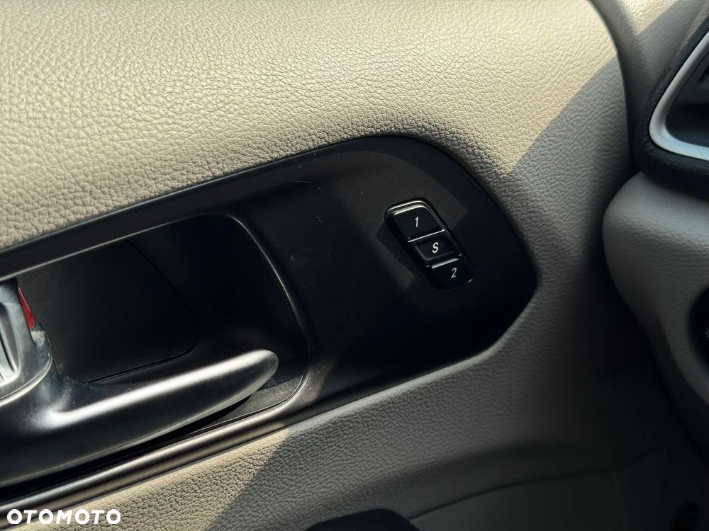 Chrysler Pacifica - 26