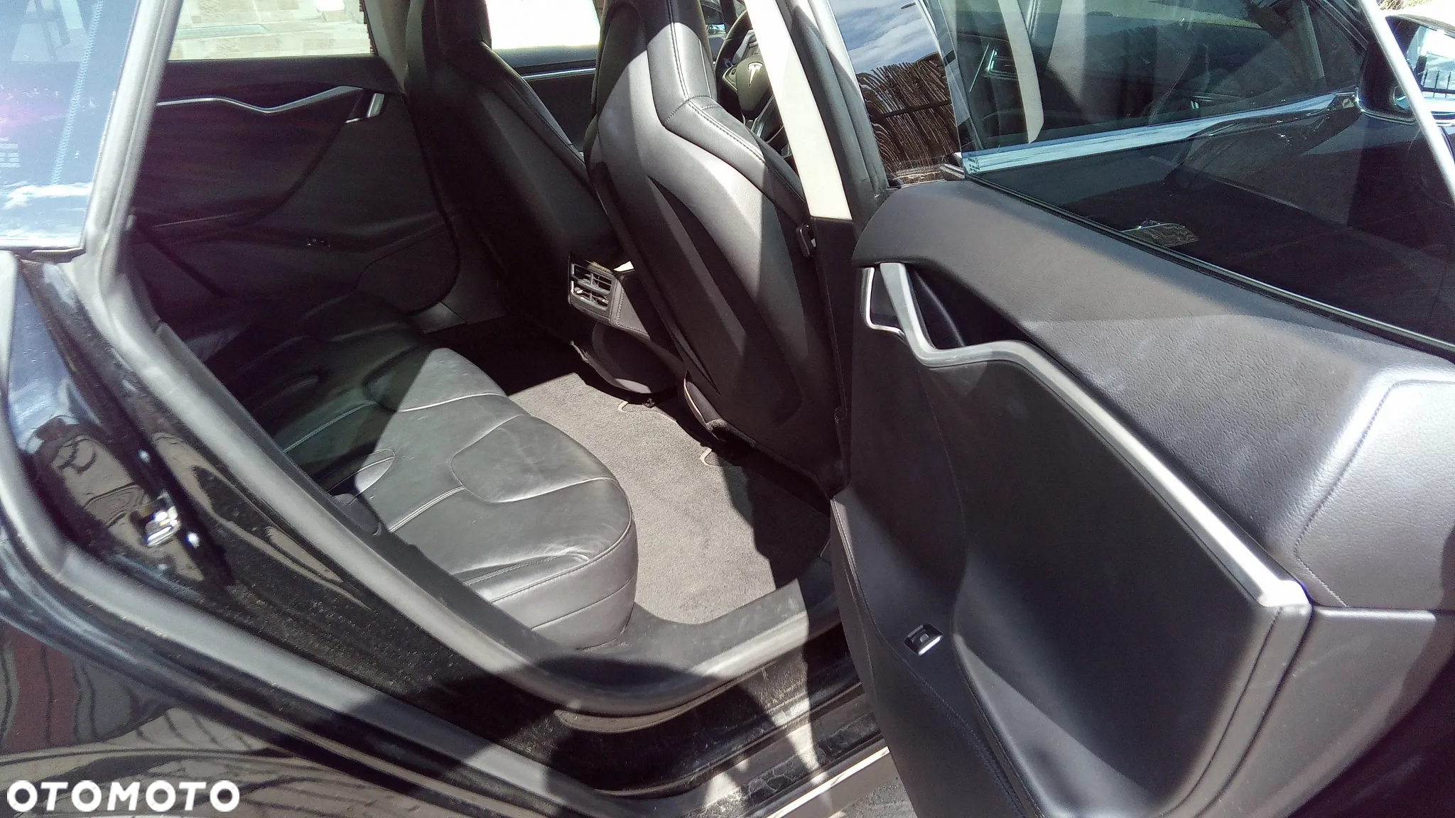 Tesla Model S Standard - 31