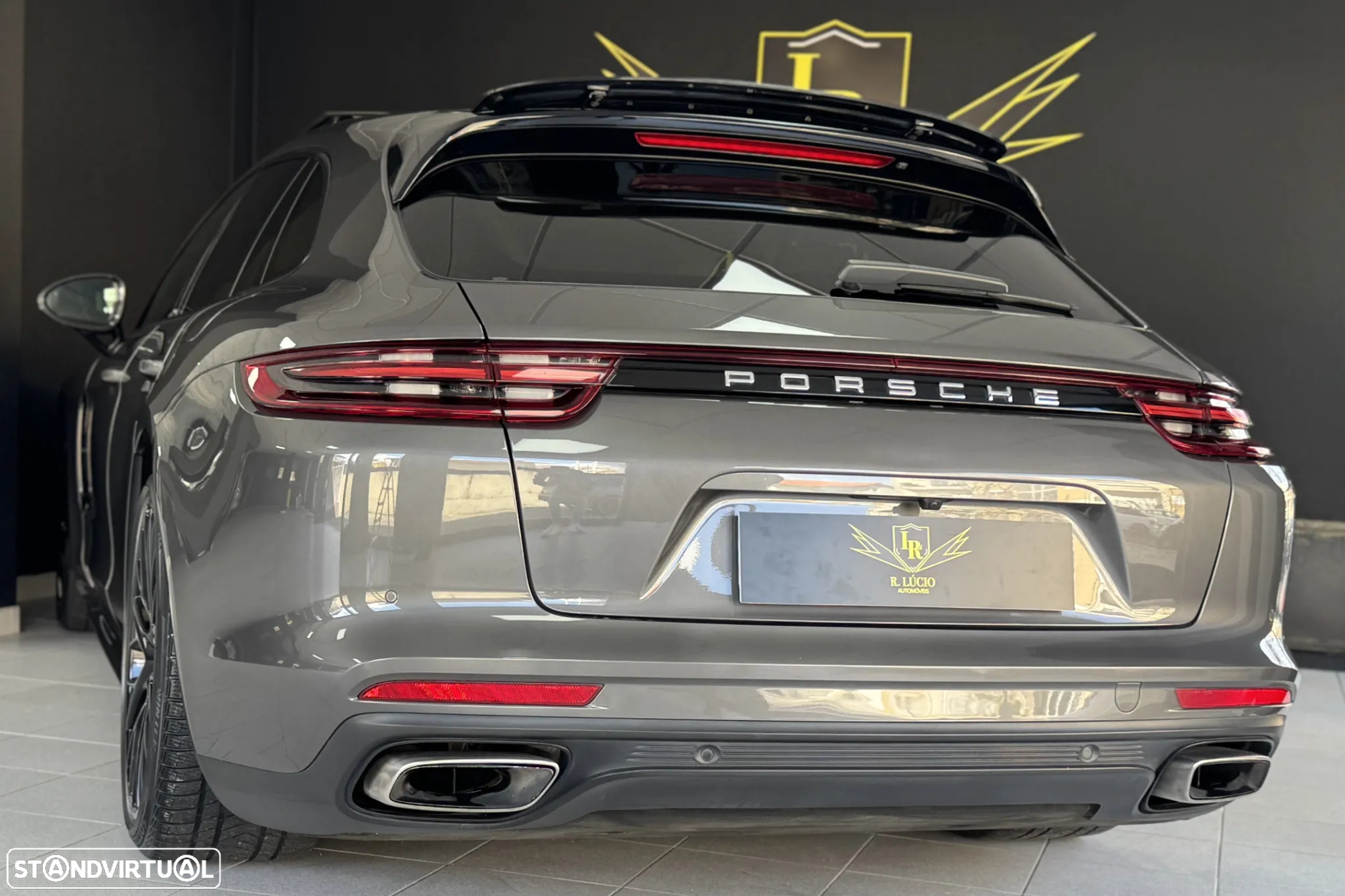 Porsche Panamera Sport Turismo 4 E-Hybrid - 23