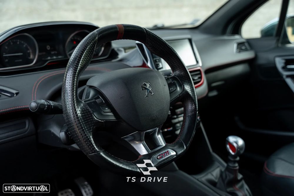 Peugeot 208 GTI 200 THP - 17