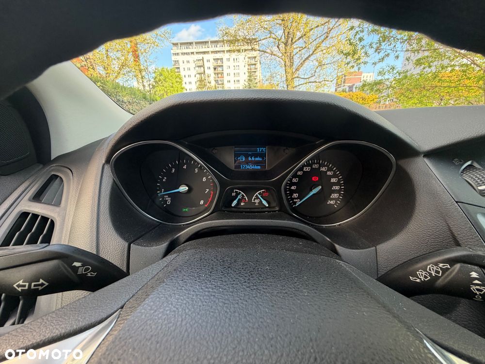 Ford Focus 1.6 Trend - 13