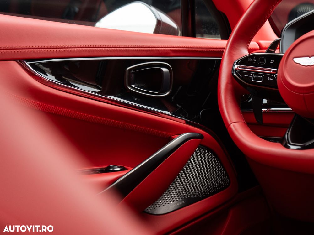 Aston Martin DBX - 22