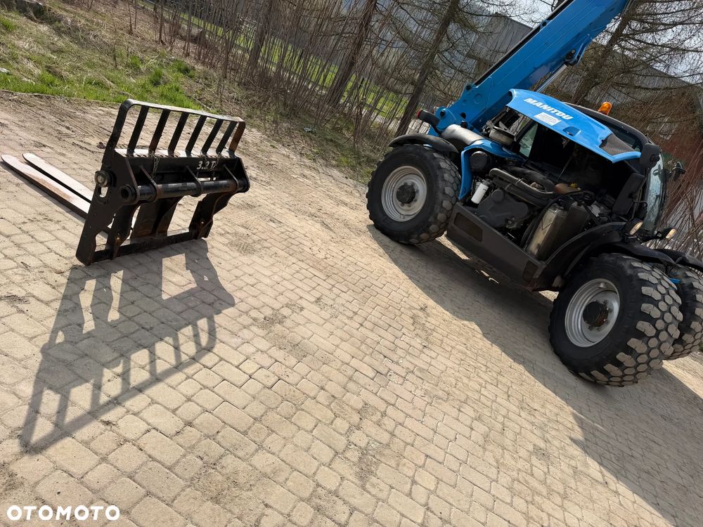 Manitou MT932 Ładowarka Teleskopowa 9m wysuw!  UDŹWIG 3,2 TONY! Przebieg 2600 mtg. jak Nowa z SALONU 2016 rok z Norwegii z Gospodarstwa rolnego! Silnik DEUTZ 110 km. Aktualne Serwisy w Dekra. Nowy Model sterowane wszystko z 1 dżojstika. Widły i łyżka. Ani deka luzu czy wycieku. OKAZJA! Jazda REWERS + 4 biegi. Skręt 3 tryby. - 10